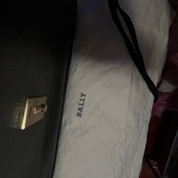 Bally Black leather briefcase with room for laptop and documents - Picture 2 of 5